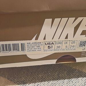 women’s Jordan 1 high og white/sky mauve brand new. Never Used. 5.5 Youth